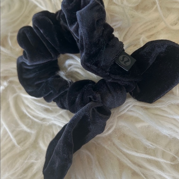 lululemon athletica Swiftly Tech Top + NWOTHair Scrunchie - Picture 8 of 8